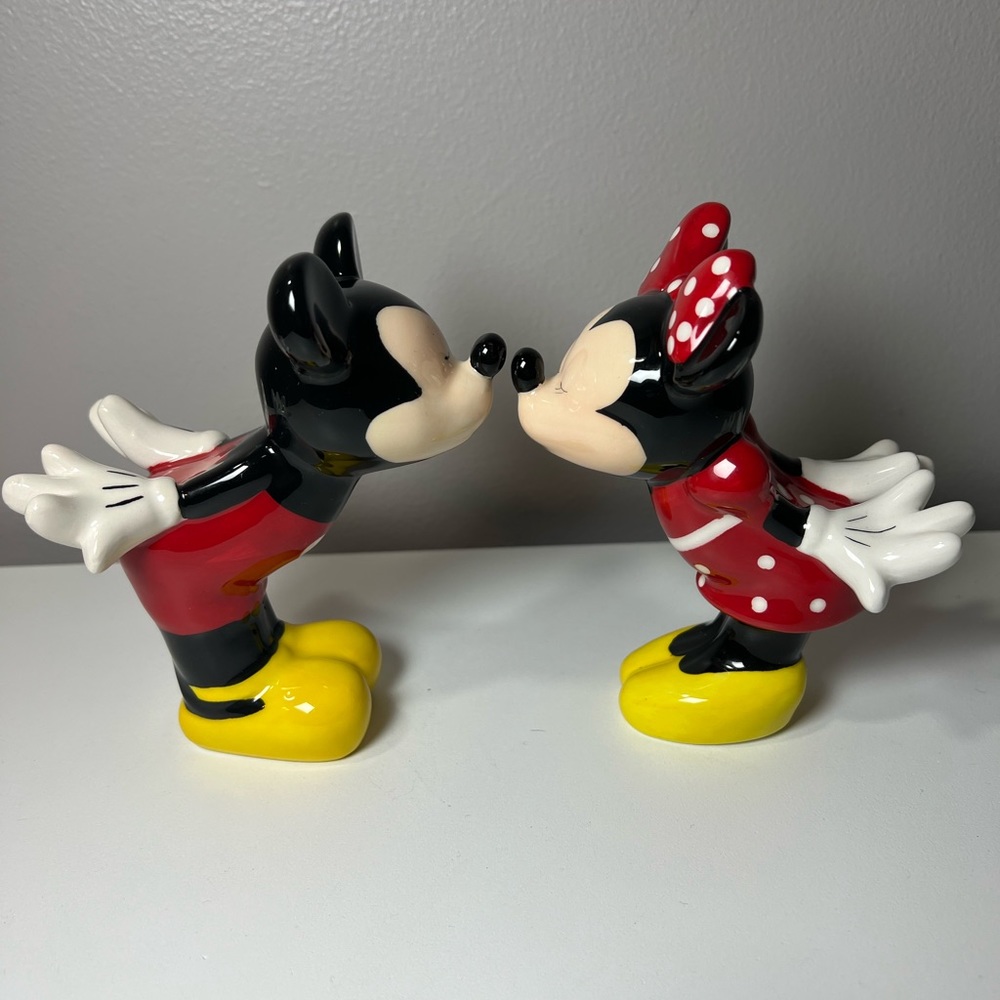 Disney Mickey & Minnie Figurine- ❤️ Spice Of Life Salt & Pepper shakers ❤️